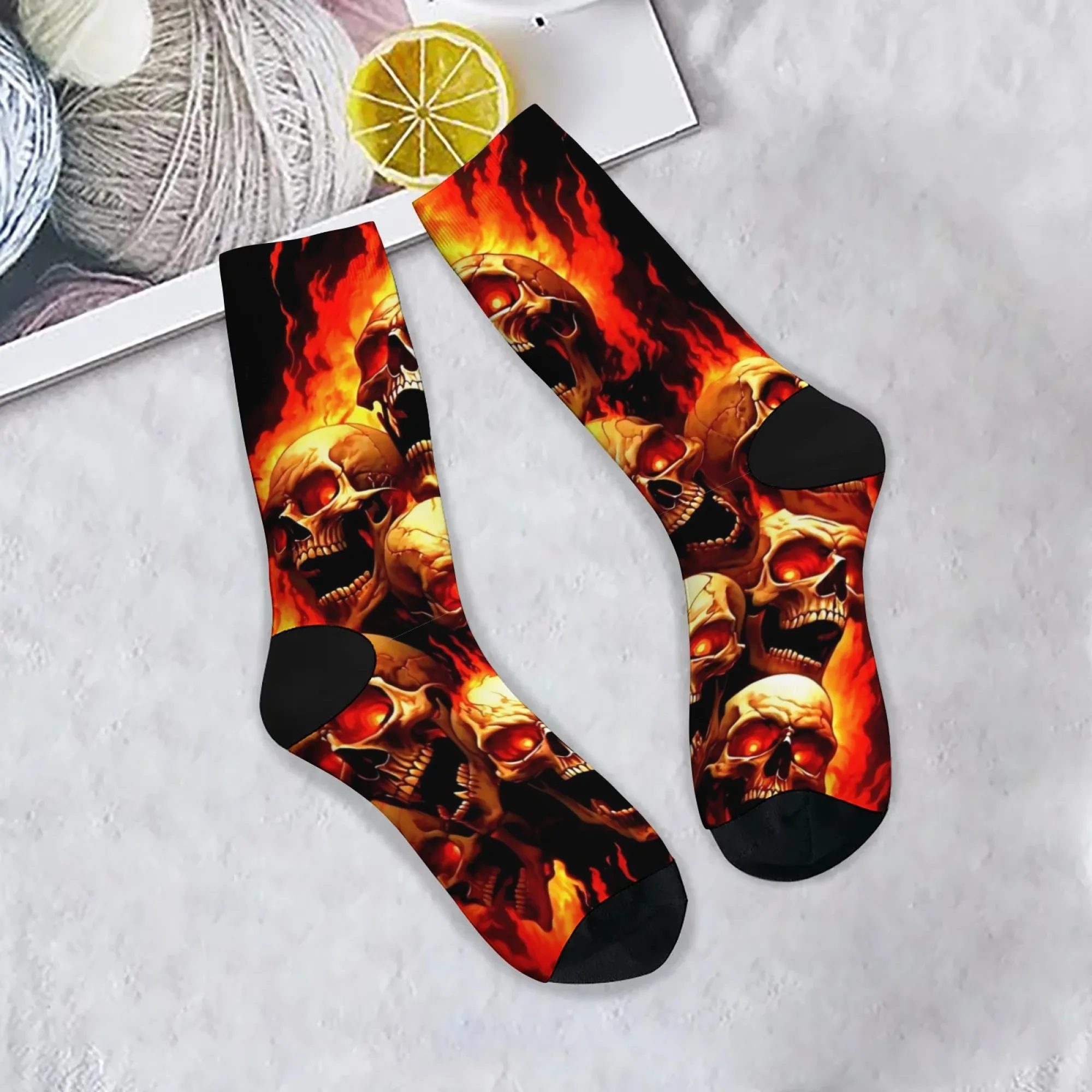 Novelty Flame Skull Men's Socks Street Hip-Hop Style Retro Fashion Casual Socks Funny Happy Crew Socks Comfortable Warm Non-slip