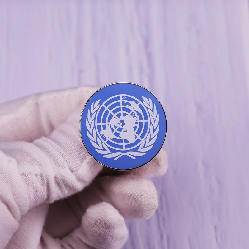 Coat of Arms of United Nations UN Flag National Emblem Brooch Badges Lapel Pin