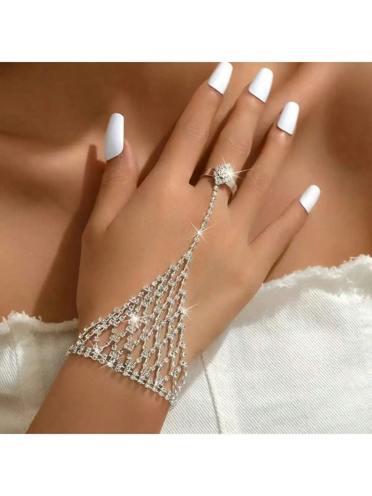 Fashionable all diamond women's sparkling tassel inlaid rhinestone ring with finger bracelet jewelry suitable for daily wear