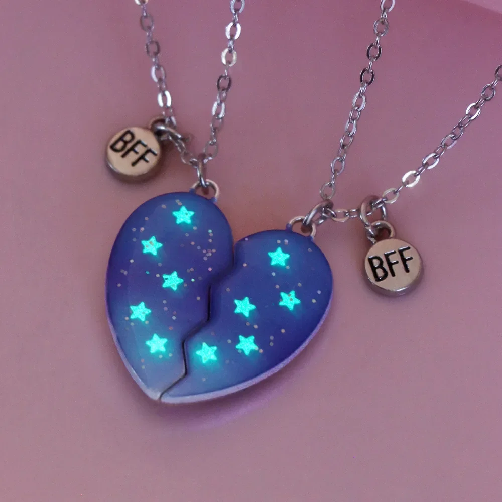 A girl 2Pcs/set Heart-shaped Luminous Five-pointed Star Best Friend Necklace for Girls BFF Friendship Jewelry Gift