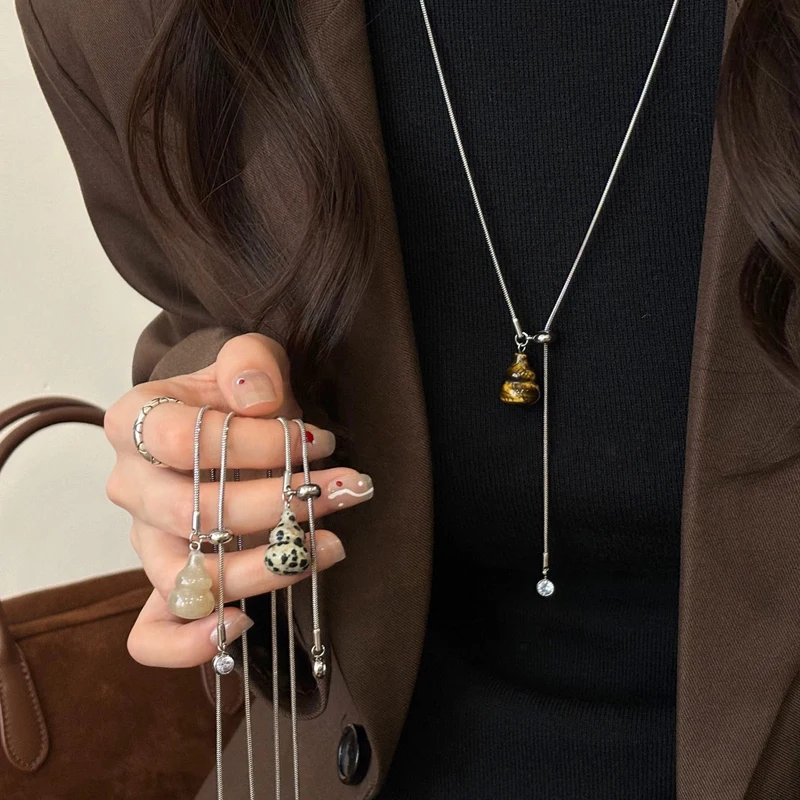 Simple Gourd Brown Stone Geometric Pendant Necklace for Women Design Metal Pulling Snake Bone Chain Long Sweater Chain Jewelry