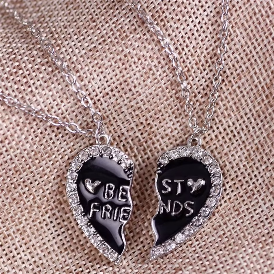 2Pcs Creative Personalized Necklace Fashion Love Splicing Pendant Best Friend Friendship Gift Charm Elegant Jewelry Accessories