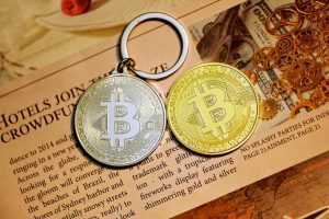 best crypto buyer vs informational keyword mix