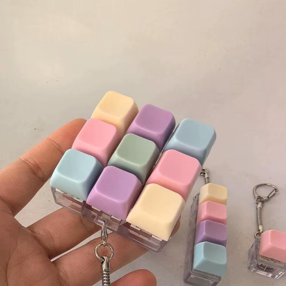 Decompression 9 Keyboard Key Toy For Adults Antistress Toys Boys Girls Anti Stress Finger Keyboard Games Keychain ﻿
