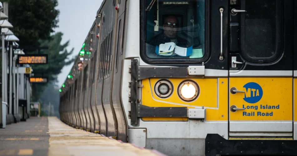 LIRR delays, reroutes after train gets stuck in tunnel during morning commute LIRR delays, reroutes after train gets stuck in tunnel during morning commute