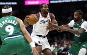 Kawhi Leonard trade discussed by Mavericks, Clippers: Sources
