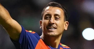 La vida personal de Mikel Oyarzabal: su novia desde la adolescencia, su hijo Martín y sus negocios fuera del fútbol