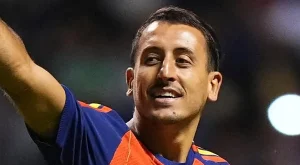 La vida personal de Mikel Oyarzabal: su novia desde la adolescencia, su hijo Martín y sus negocios fuera del fútbol