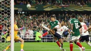 Mexico’s Cesar Montes replaced vs. England with potential injury in World Cup